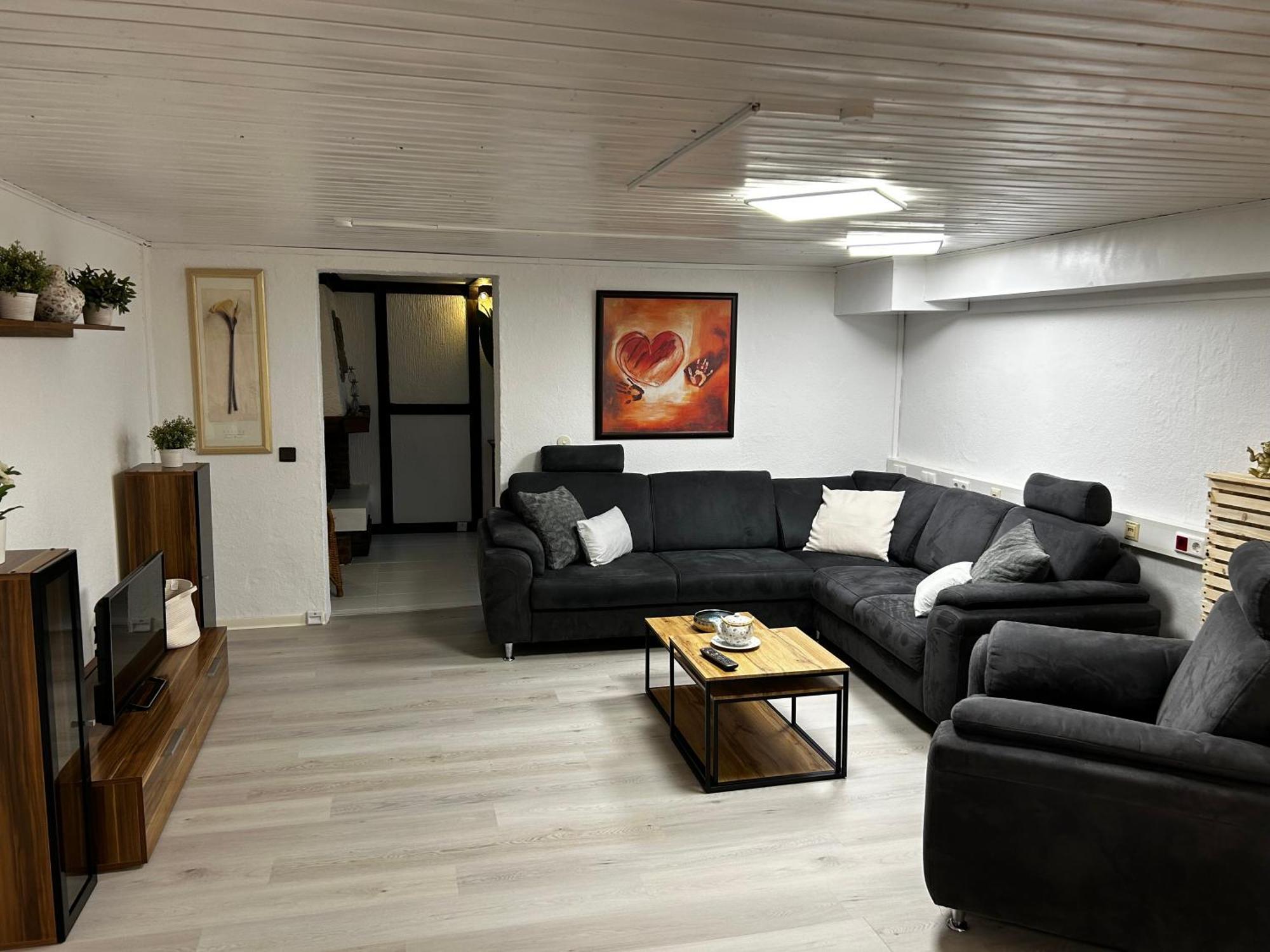 Guidos Place Souterrain Apartment Weissenthurm Екстериор снимка